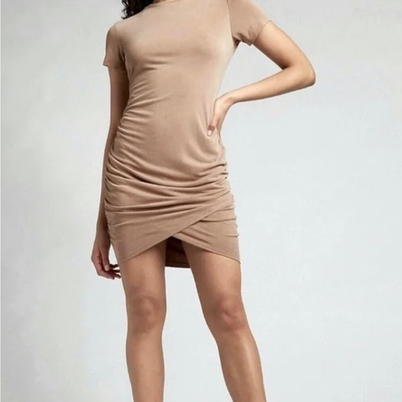 Express Ruched T-Shirt Dress NWT - Picture 2 of 7